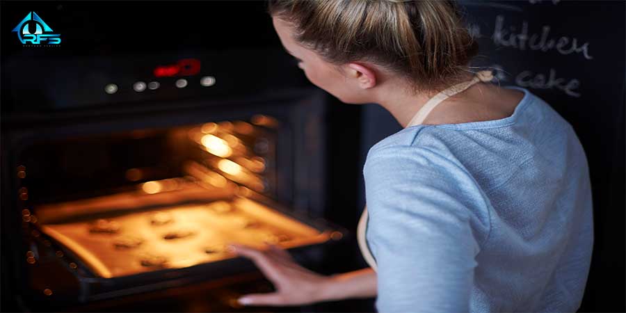 فر توکار وسیله ای برای پخت و پز است که کمک می کند تا غذا را در هر دمایی که دوست دارید طبخ کنید و در دیوار آشپزخانه یا کابینت تعبیه میشود/رامفورد سرویس